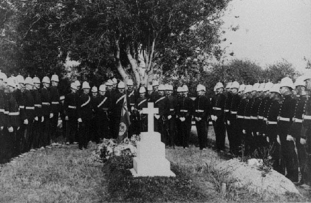 Unidentified Fifth Regiment graveside service, 1894 (98110-05-603)